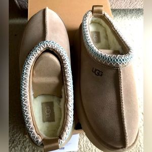 Authentic New Ugg Tazz (Platform Tasman) Clogs, Women’s 8, Neutral Sand (beige)!